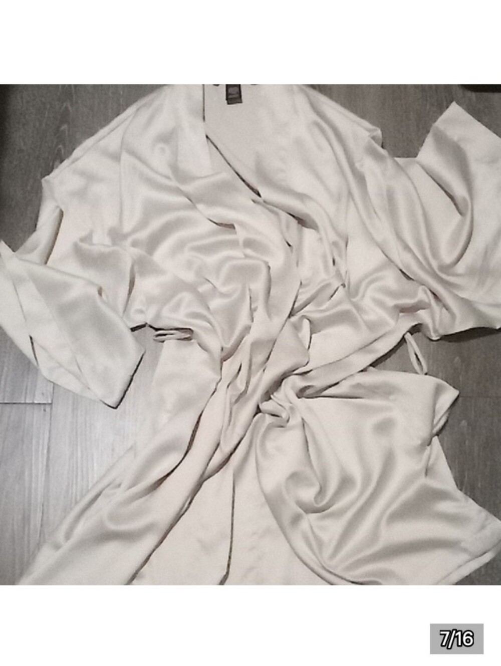LIKE-NEW: VICTORIAS SECRET, "CLASIC" SHORT SATIN CHAMPAGNE LINGERIE WRAP ROBE!